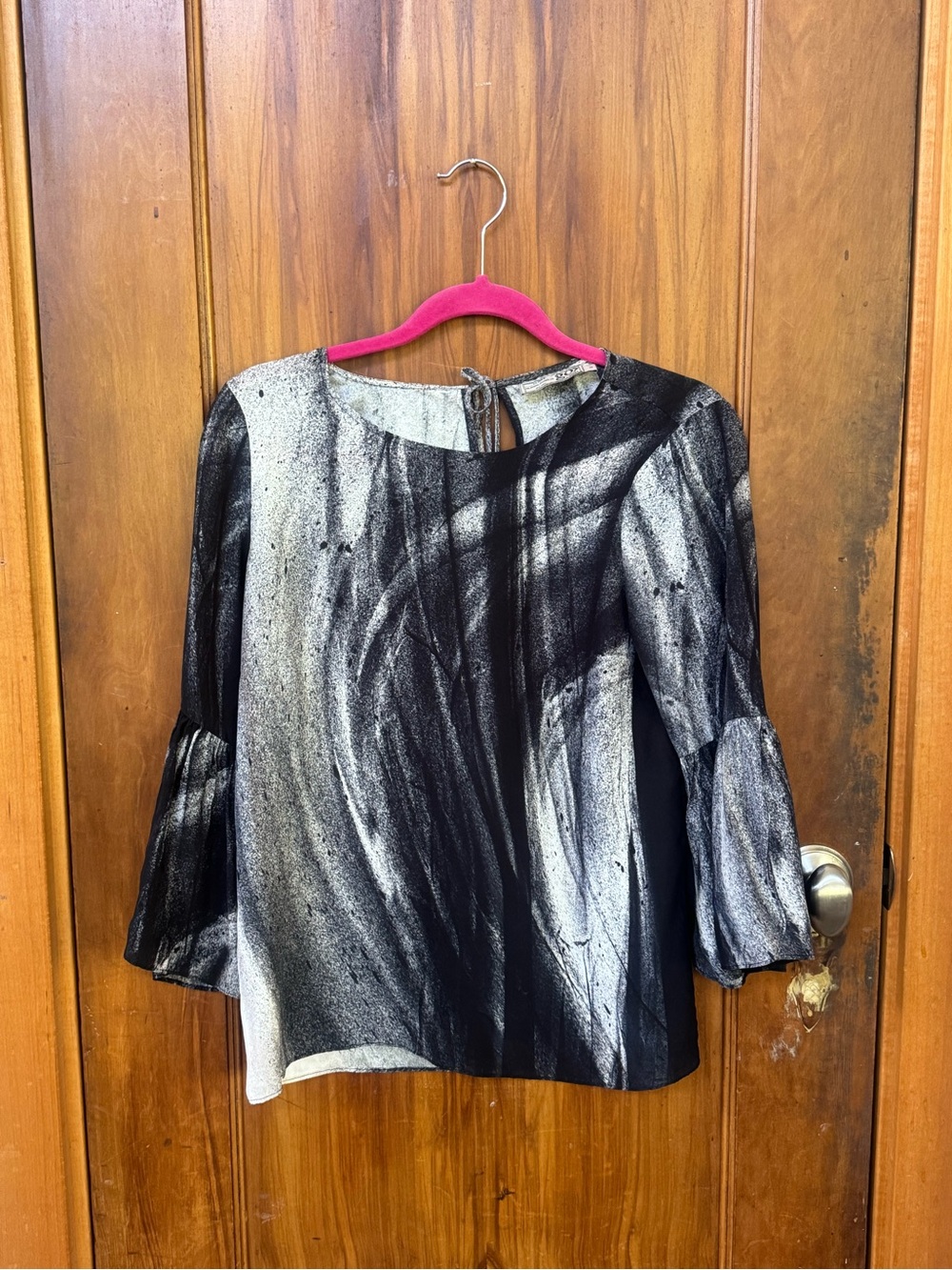 GO BY GO SILK Black & White Abstract Bell-Sleeve 100% Silk Blouse S/M